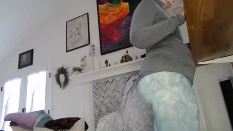 Aurora Willows online show from December 17, 4:33 pm