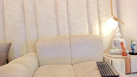 Nahomi online show from April 12, 4:59 am