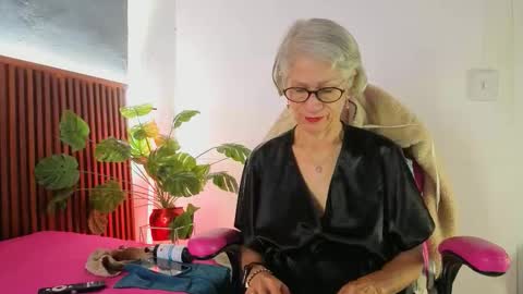 Miss Monserrate online show from February 12, 1:13 pm