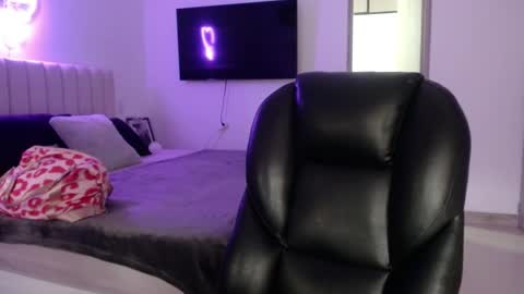 Addison  online show from February 22, 9:42 pm