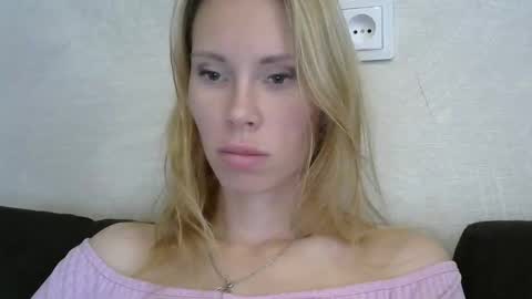 Snapshot of _alex1819 chatting on October 14, 7:33 am _alex1819 online show from October 14, 7:33 am