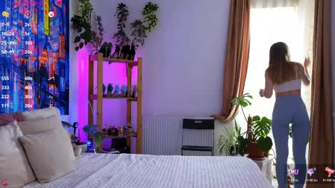 Mia online show from April 22, 1:52 pm