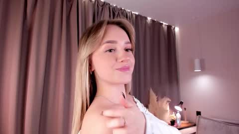 Amily online show from March 18, 2:33 pm