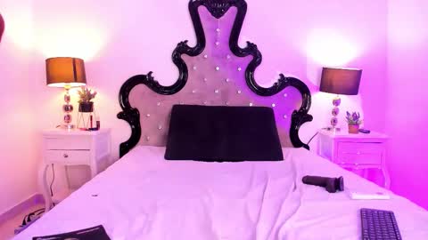 Analy  online show from September 26, 9:45 pm