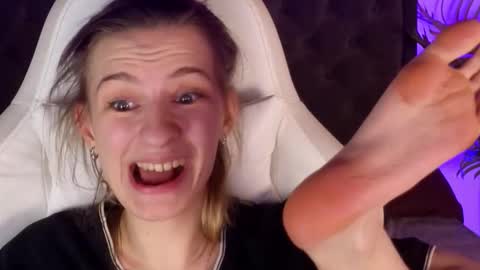 _ash_leyy_ online show from February 16, 7:52 am