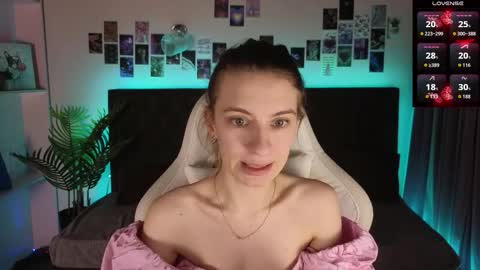 _ash_leyy_ online show from February 18, 1:27 am