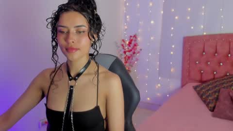 Aurora online show from December 4, 2:04 pm