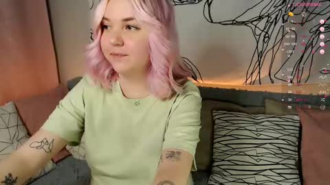 Snapshot of _blonde_barbie_ chatting on March 5, 6:45 pm Elizabeth online show from March 5, 6:45 pm