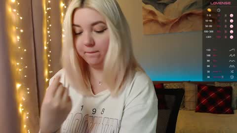 Snapshot of _blonde_barbie_ chatting on December 24, 9:44 pm Elizabeth online show from December 24, 9:44 pm