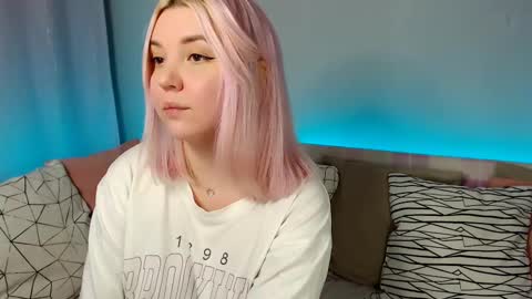 Snapshot of _blonde_barbie_ chatting on February 20, 6:39 am Elizabeth online show from February 20, 6:39 am