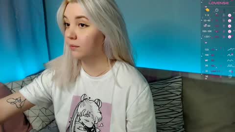 Snapshot of _blonde_barbie_ chatting on January 29, 8:35 pm Elizabeth online show from January 29, 8:35 pm
