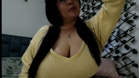 Snapshot of _donniia_ chatting on December 31, 11:39 pm Dannia online show from December 31, 11:39 pm