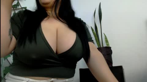Snapshot of _donniia_ chatting on January 22, 4:33 pm Dannia online show from January 22, 4:33 pm