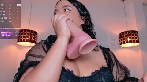 _emily_perez online show from February 17, 7:35 pm