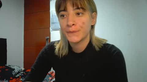 Mia-foster online show from April 7, 11:40 pm