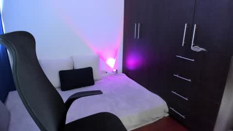 _giaa_ online show from December 18, 5:42 pm