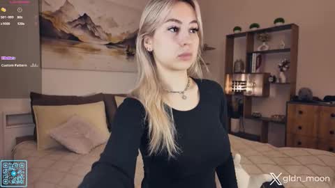 Snapshot of _golden_moon_ chatting on October 15, 11:51 pm Rina online show from October 15, 11:51 pm