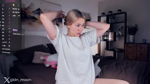 Snapshot of _golden_moon_ chatting on February 8, 7:38 pm Rina online show from February 8, 7:38 pm