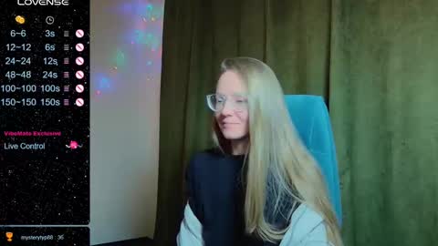 Snapshot of _goldilocks__ chatting on December 7, 3:30 pm _goldilocks__ online show from December 7, 3:30 pm