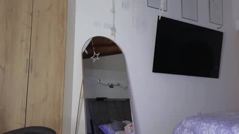 sara online show from March 8, 1:48 am