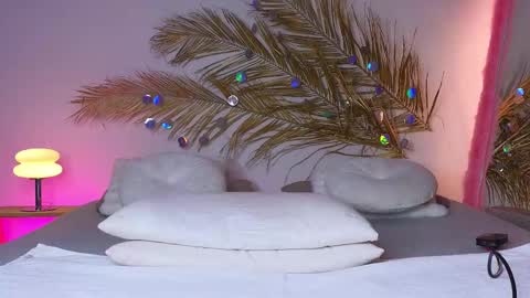 Holly online show from February 9, 7:27 am