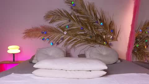 Holly online show from February 8, 5:29 am