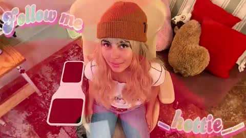 Snapshot of _hottie__ chatting on October 11, 2:27 am _hottie__ online show from October 11, 2:27 am