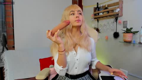Snapshot of _hottie__ chatting on December 4, 8:07 pm _hottie__ online show from December 4, 8:07 pm