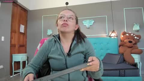 Isa online show from March 9, 4:43 pm