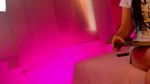 Jasmine online show from March 22, 1:28 pm