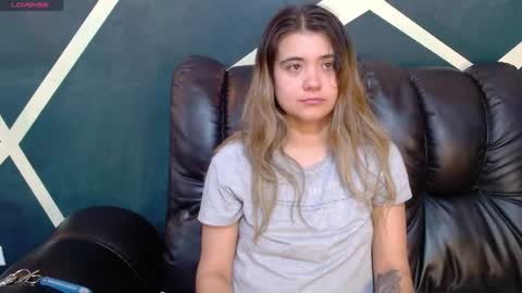 Snapshot of _jeessy chatting on December 19, 2:45 am _jeessy online show from December 19, 2:45 am