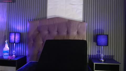 Mia online show from November 13, 4:06 pm