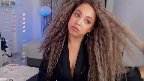 Snapshot of _just_a_queen_3 chatting on October 12, 5:15 pm _just_a_queen_3 online show from October 12, 5:15 pm
