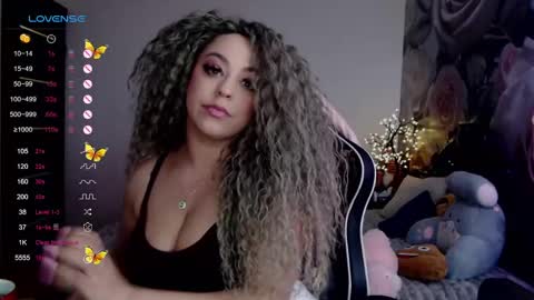 Snapshot of _just_a_queen_3 chatting on March 9, 6:32 pm _just_a_queen_3 online show from March 9, 6:32 pm