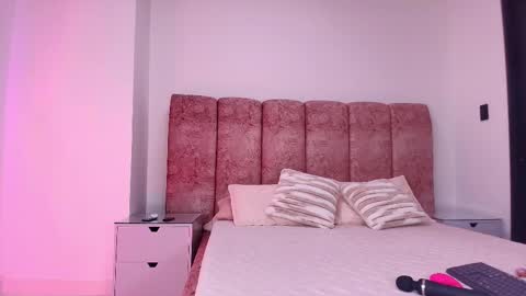 Kendall online show from November 20, 12:17 pm