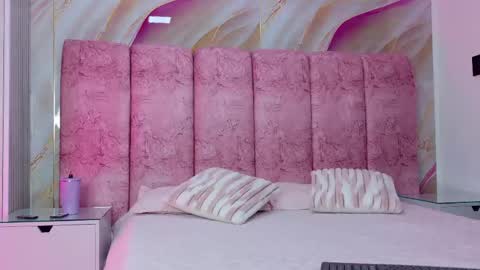 Kendall online show from April 7, 11:56 am