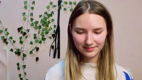 _kikiclark_ online show from February 22, 9:05 pm