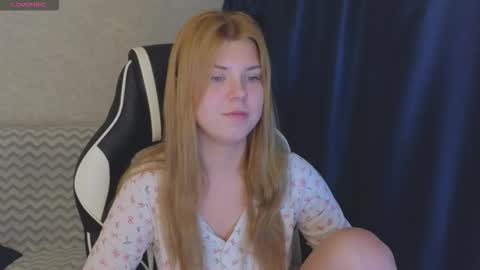 Molly   online show from September 26, 5:10 pm