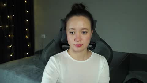 _lalune_ online show from January 7, 4:32 pm