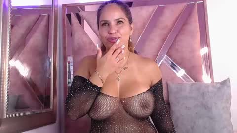 Snapshot of _lia_smith_ chatting on October 17, 6:00 pm Lia online show from October 17, 6:00 pm