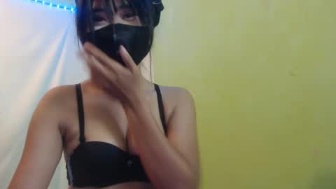 Snapshot of _lilies_gigi_ chatting on February 22, 10:37 pm _lilies_gigi_ online show from February 22, 10:37 pm