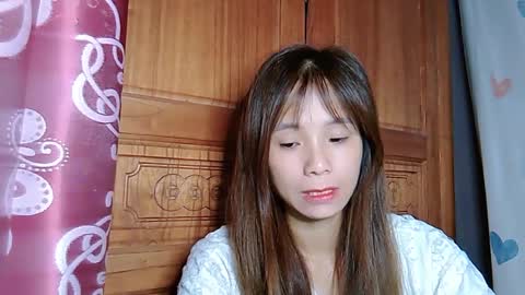 _lily0_ online show from July 24, 2:20 am