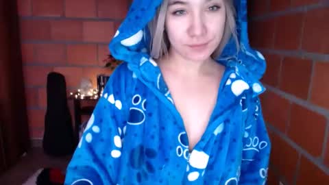 _lunablondie_ online show from January 10, 1:52 pm