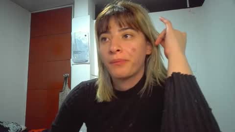 Mia-foster online show from April 7, 10:45 pm