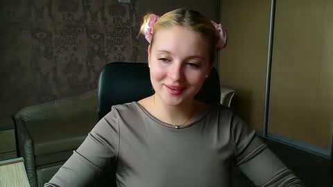 Melanie online show from May 11, 4:04 pm