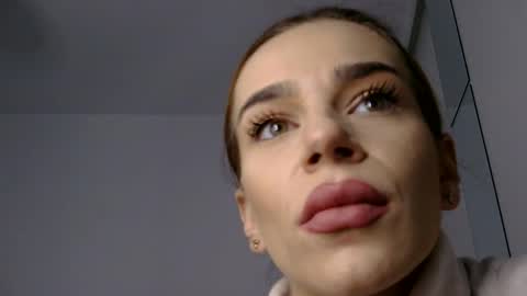 Snapshot of _milagoddess chatting on February 19, 5:16 pm AstrideVonTeese online show from February 19, 5:16 pm