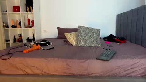 Snapshot of _milagoddess chatting on September 17, 4:49 pm AstrideVonTeese online show from September 17, 4:49 pm