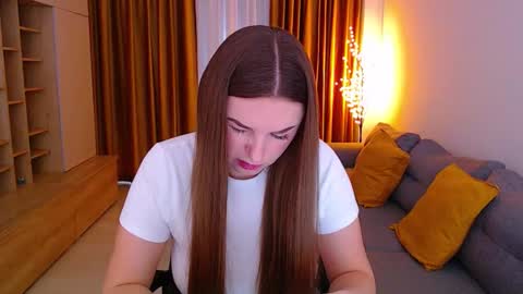 Mia online show from March 21, 8:30 am