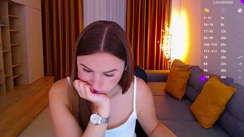 Mia online show from November 11, 10:34 am