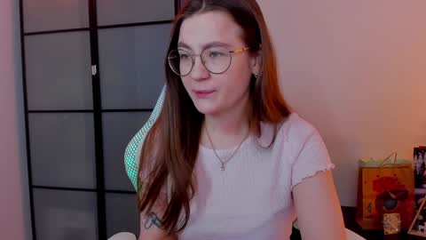 Snapshot of _nemalkovamia chatting on January 29, 3:33 am Mia with a big heart online show from January 29, 3:33 am